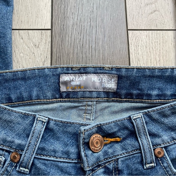 Ariat Classic Blue Women's Jeans - Picture 2 of 8